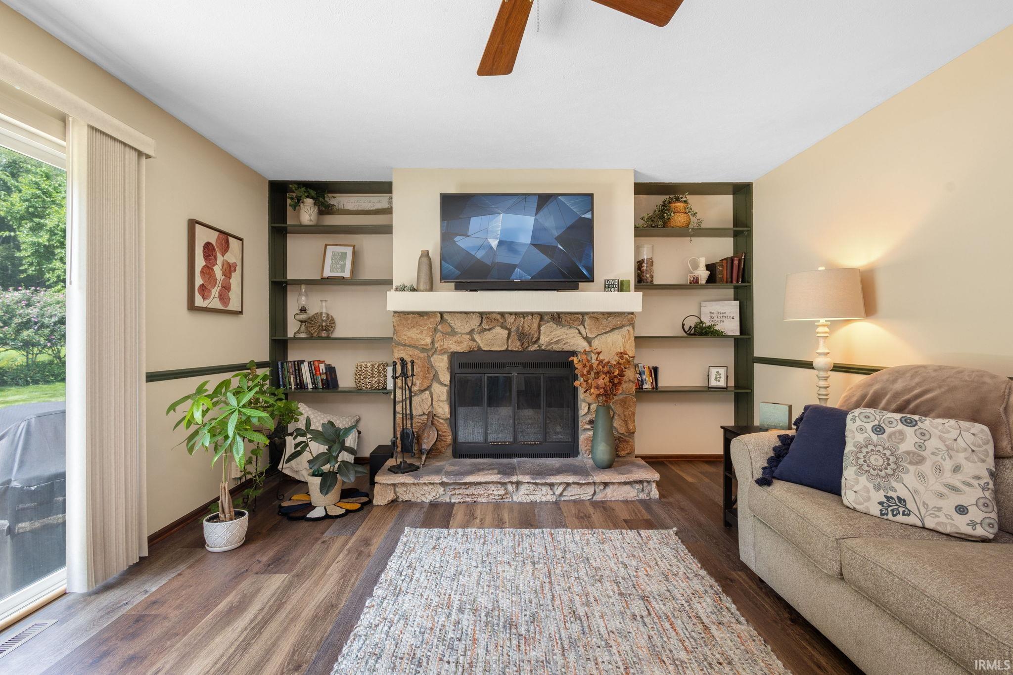 Mishawaka, Indiana 46544, United States, 3 Bedrooms Bedrooms, ,2 BathroomsBathrooms,Residential,Pending,187600