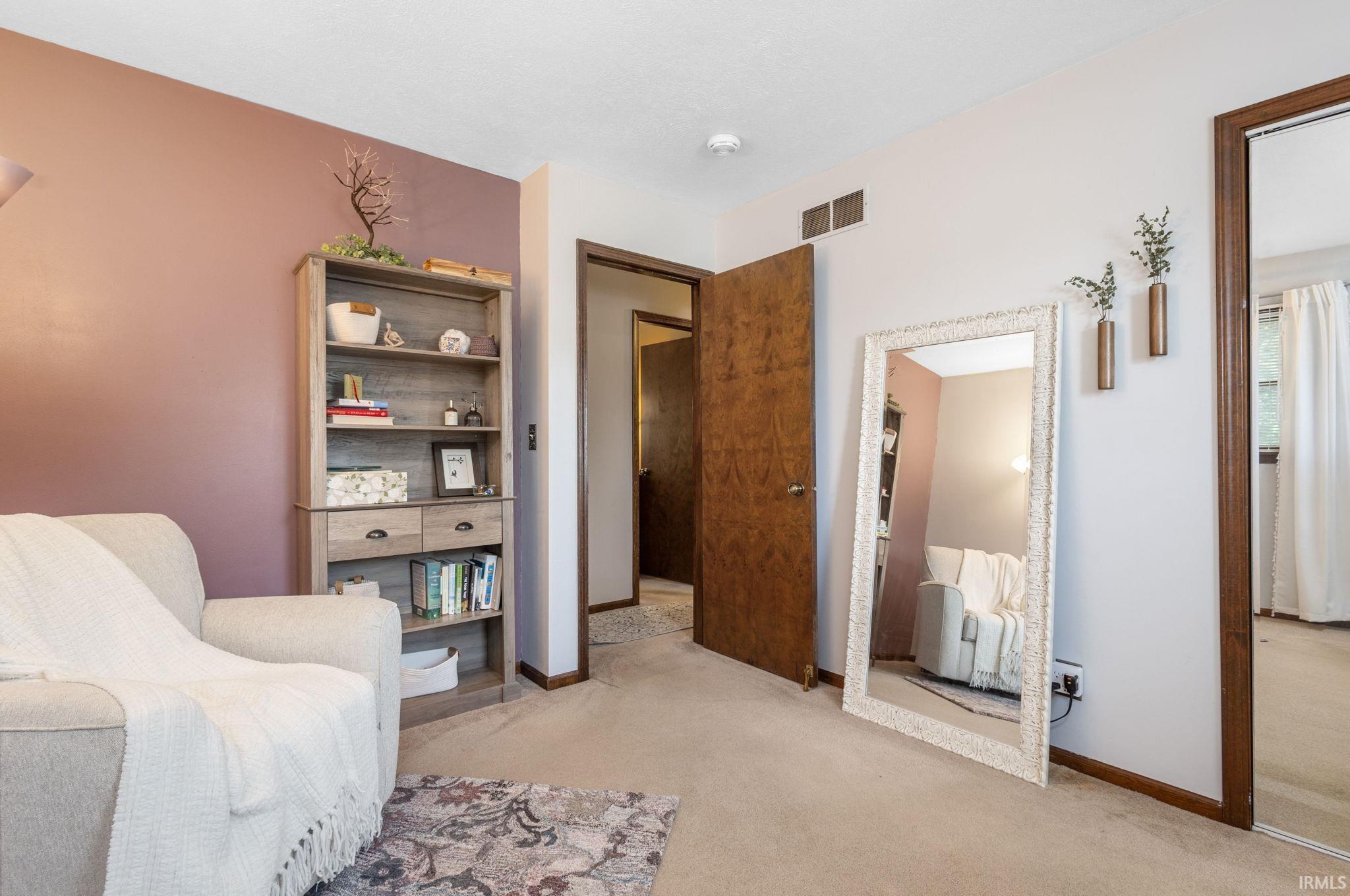 Mishawaka, Indiana 46544, United States, 3 Bedrooms Bedrooms, ,2 BathroomsBathrooms,Residential,Pending,187600