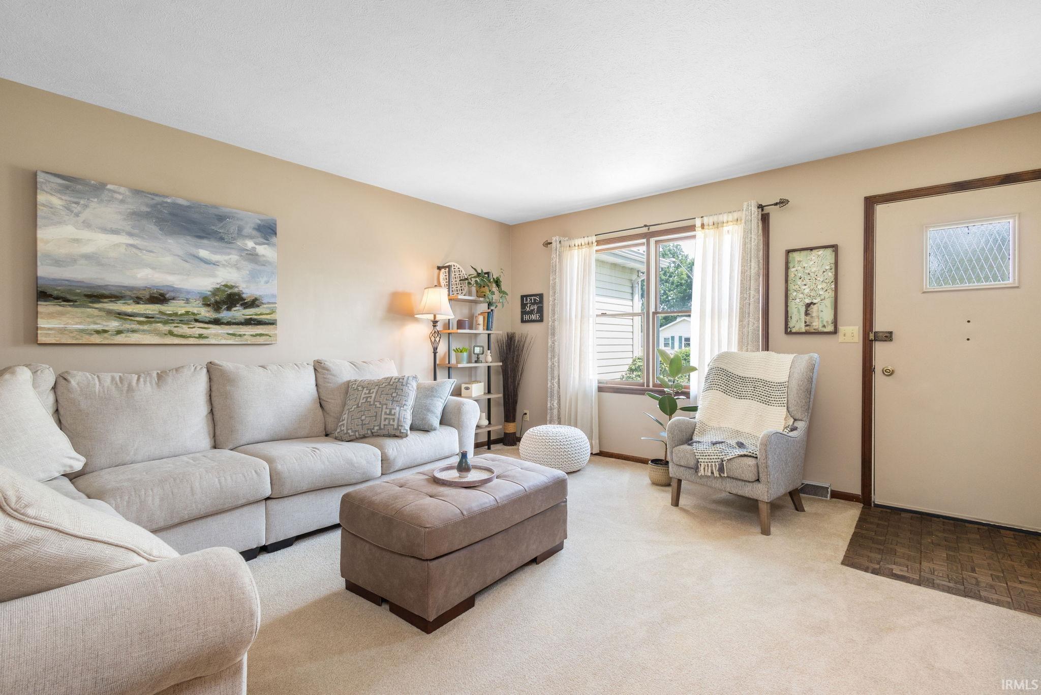 Mishawaka, Indiana 46544, United States, 3 Bedrooms Bedrooms, ,2 BathroomsBathrooms,Residential,Pending,187600