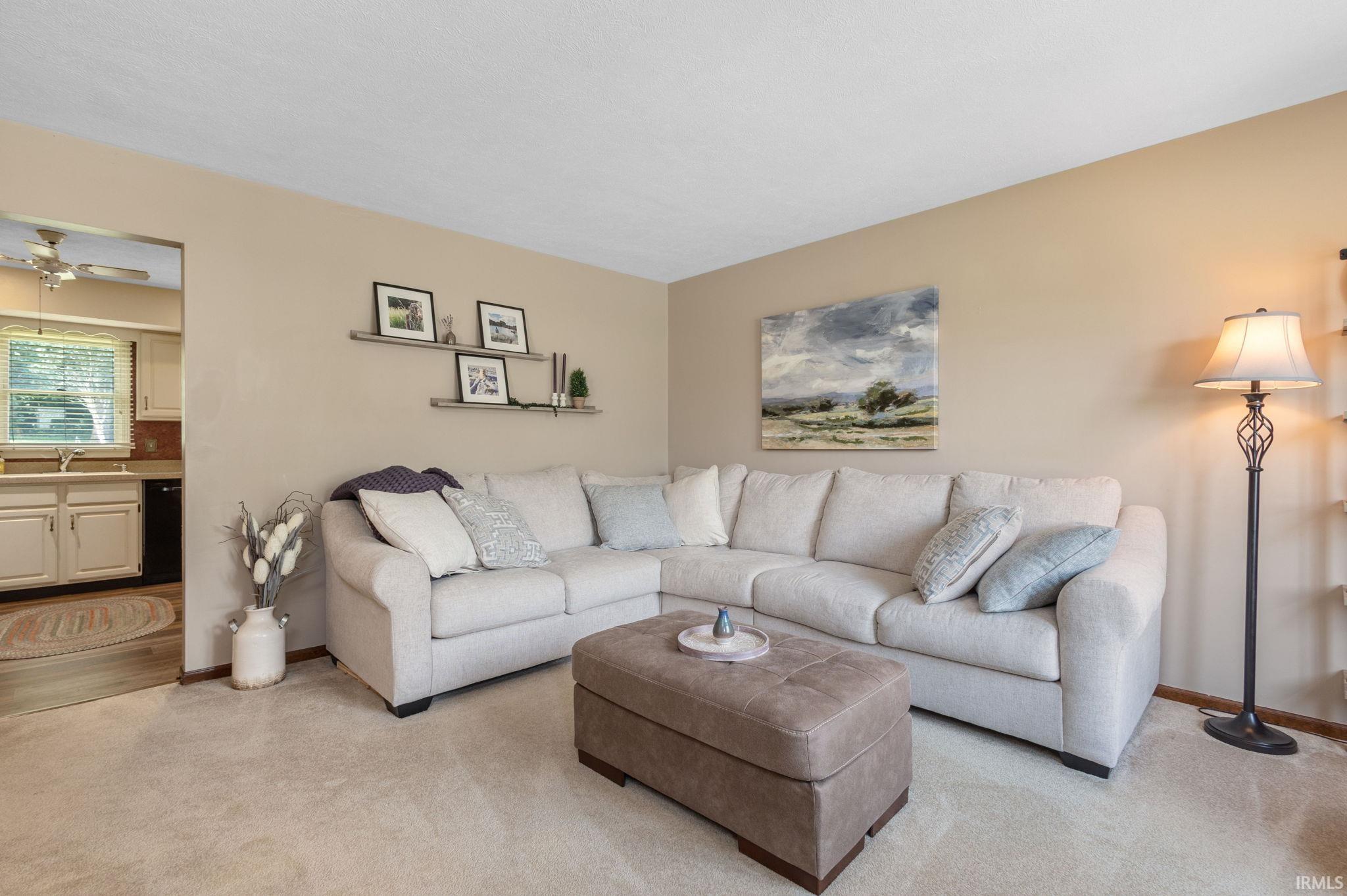 Mishawaka, Indiana 46544, United States, 3 Bedrooms Bedrooms, ,2 BathroomsBathrooms,Residential,Pending,187600