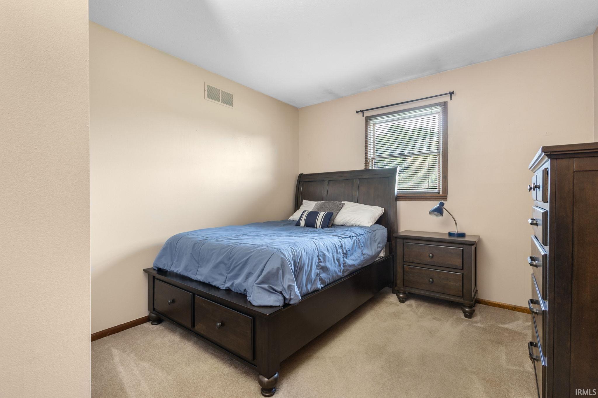 Mishawaka, Indiana 46544, United States, 3 Bedrooms Bedrooms, ,2 BathroomsBathrooms,Residential,Pending,187600