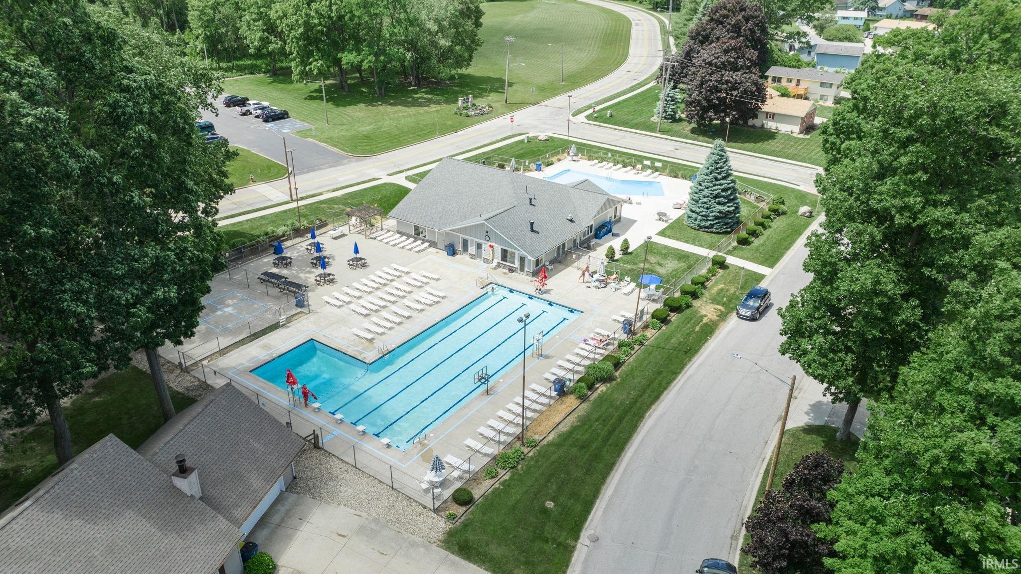 Mishawaka, Indiana 46544, United States, 3 Bedrooms Bedrooms, ,2 BathroomsBathrooms,Residential,Pending,187600