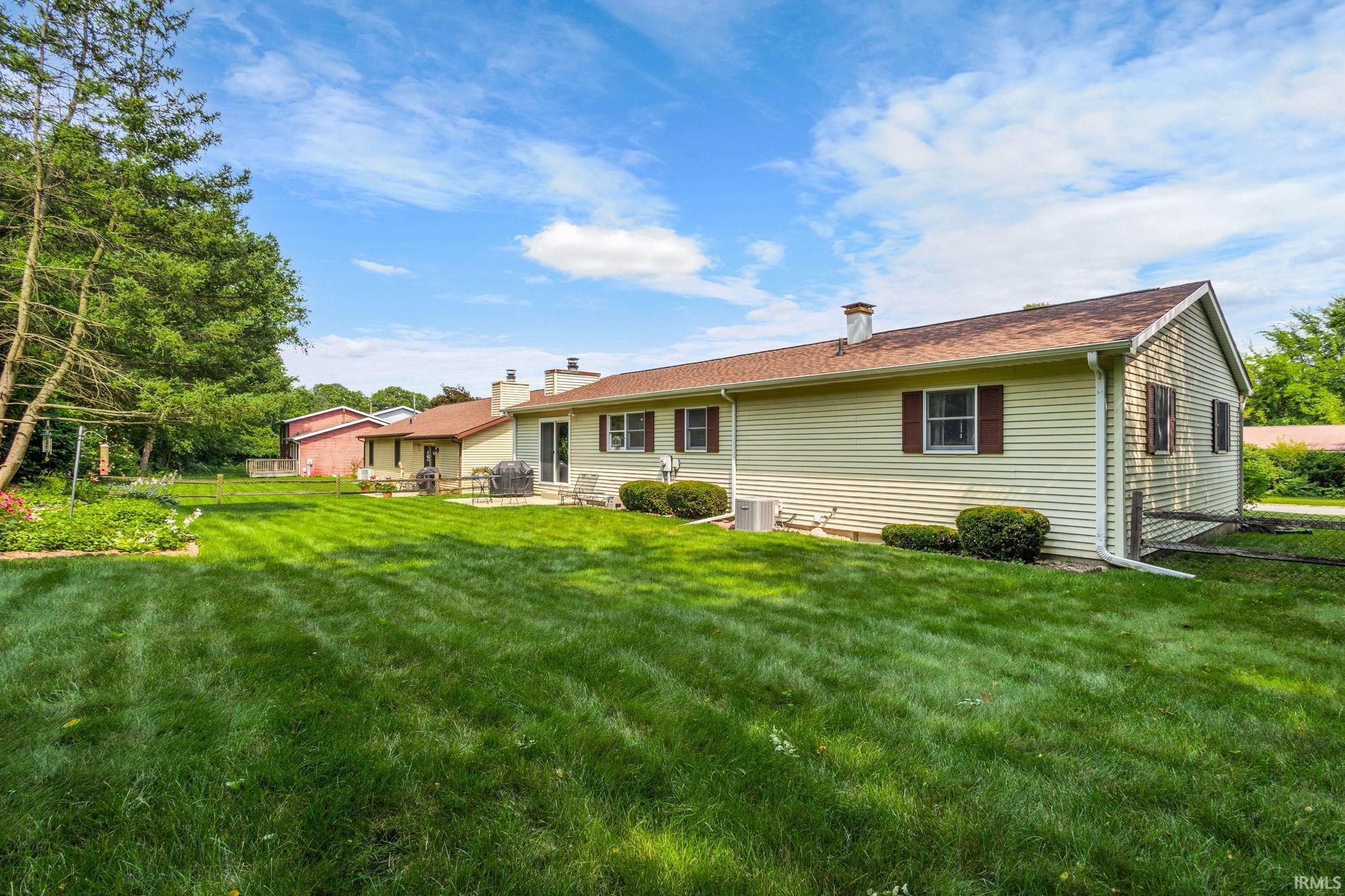 Mishawaka, Indiana 46544, United States, 3 Bedrooms Bedrooms, ,2 BathroomsBathrooms,Residential,Pending,187600