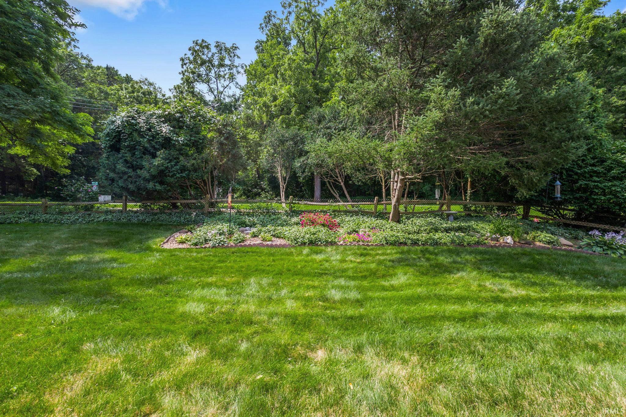 Mishawaka, Indiana 46544, United States, 3 Bedrooms Bedrooms, ,2 BathroomsBathrooms,Residential,Pending,187600