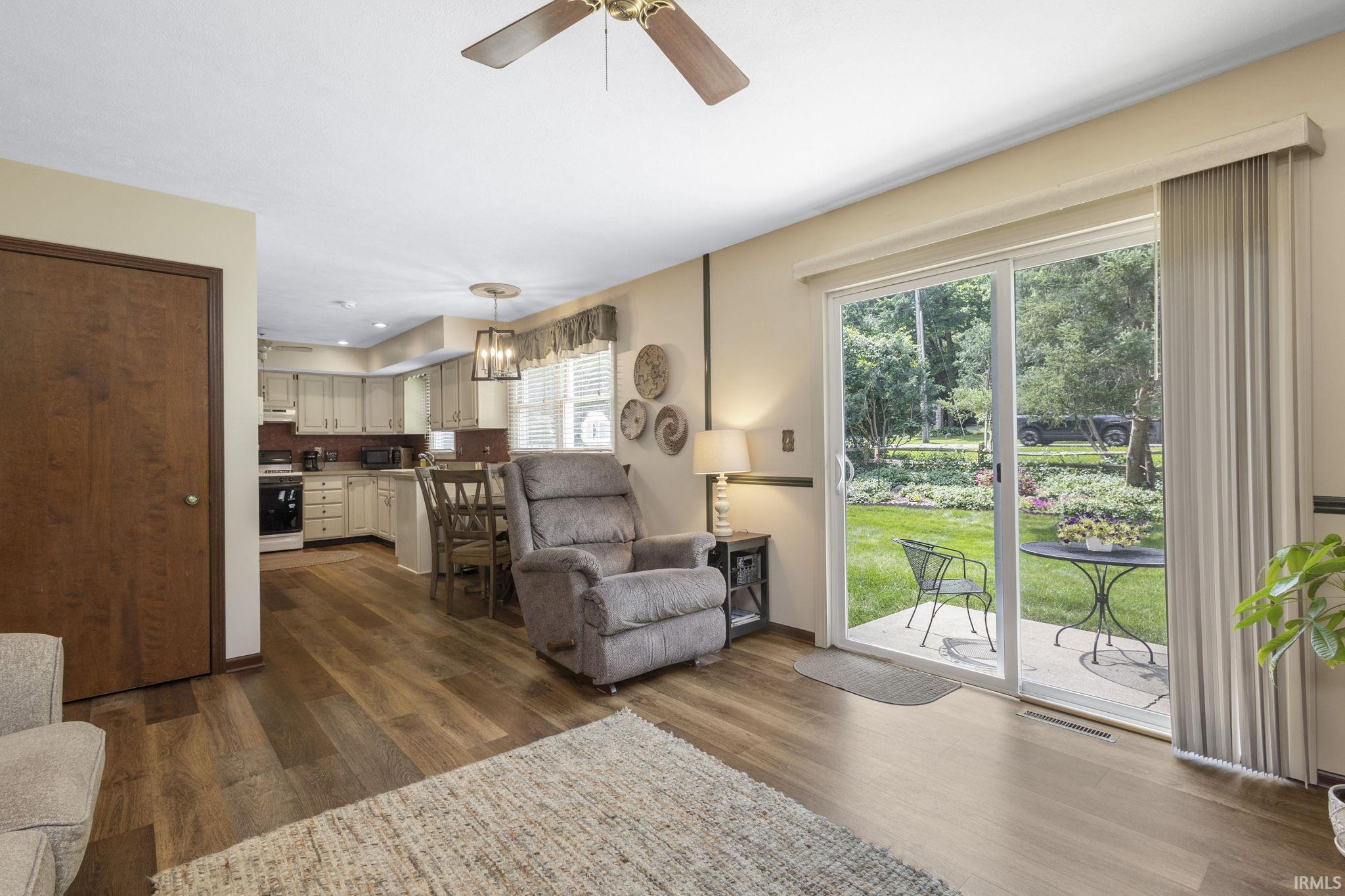 Mishawaka, Indiana 46544, United States, 3 Bedrooms Bedrooms, ,2 BathroomsBathrooms,Residential,Pending,187600