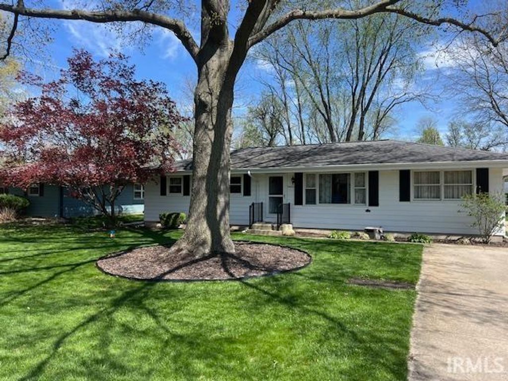 Photo of 54426 32Nd Street, South Bend, IN 46635 (MLS # 202613812)