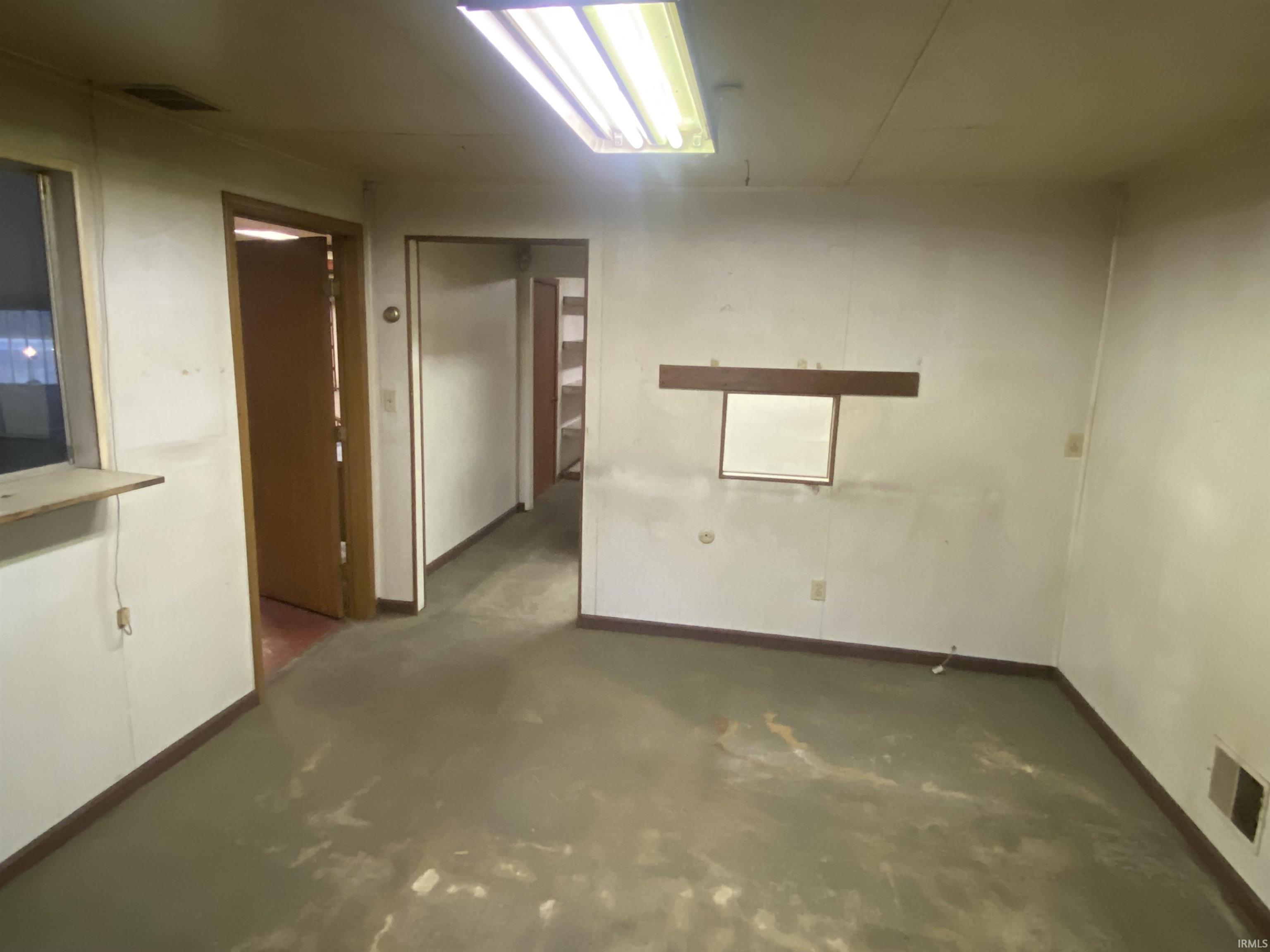 Elkhart, Indiana 46516, United States, ,1 BathroomBathrooms,Commercial,Active,240526