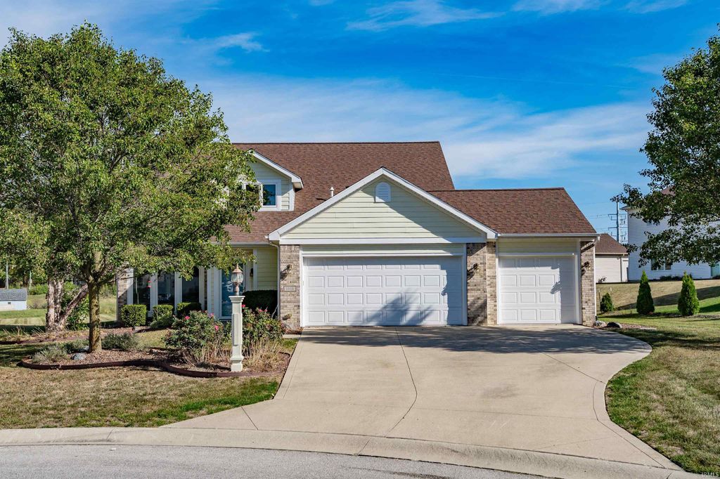 Photo of 1616 Tara Bella Lane, Fort Wayne, IN 46845 (MLS # 202540156)