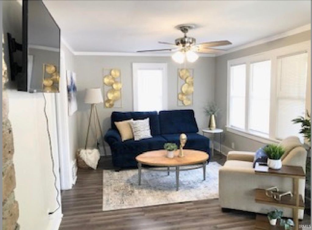 Photo of 927 S Twyckenham Drive, South Bend, IN 46615 (MLS # 202627474)