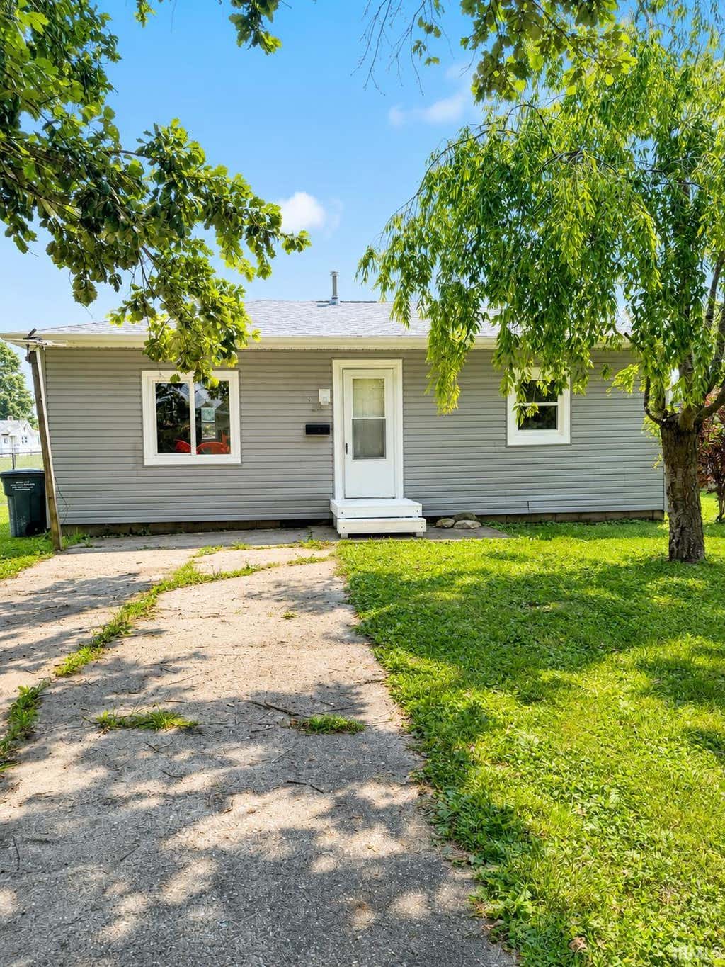 Photo of 825 Oak Street, Tipton, IN 46072 (MLS # 202630479)