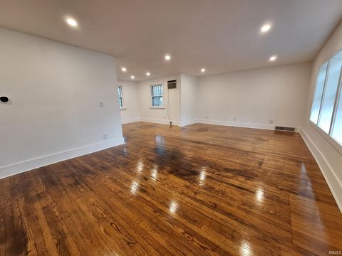 Tiny photo for 729 E Main Street, Warsaw, IN 46580 (MLS # 202614385)