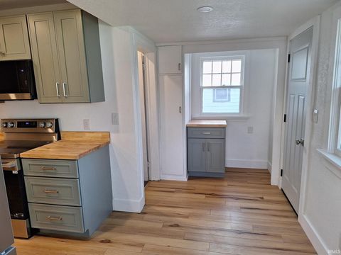 Tiny photo for 729 E Main Street, Warsaw, IN 46580 (MLS # 202614385)