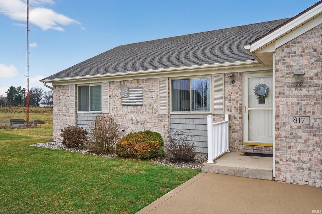 Photo of 817 Katarina Court, Kendallville, IN 46755 (MLS # 202608202)