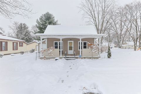 Photo of 108 N West Street, Milford, IN 46542 (MLS # 202547983)