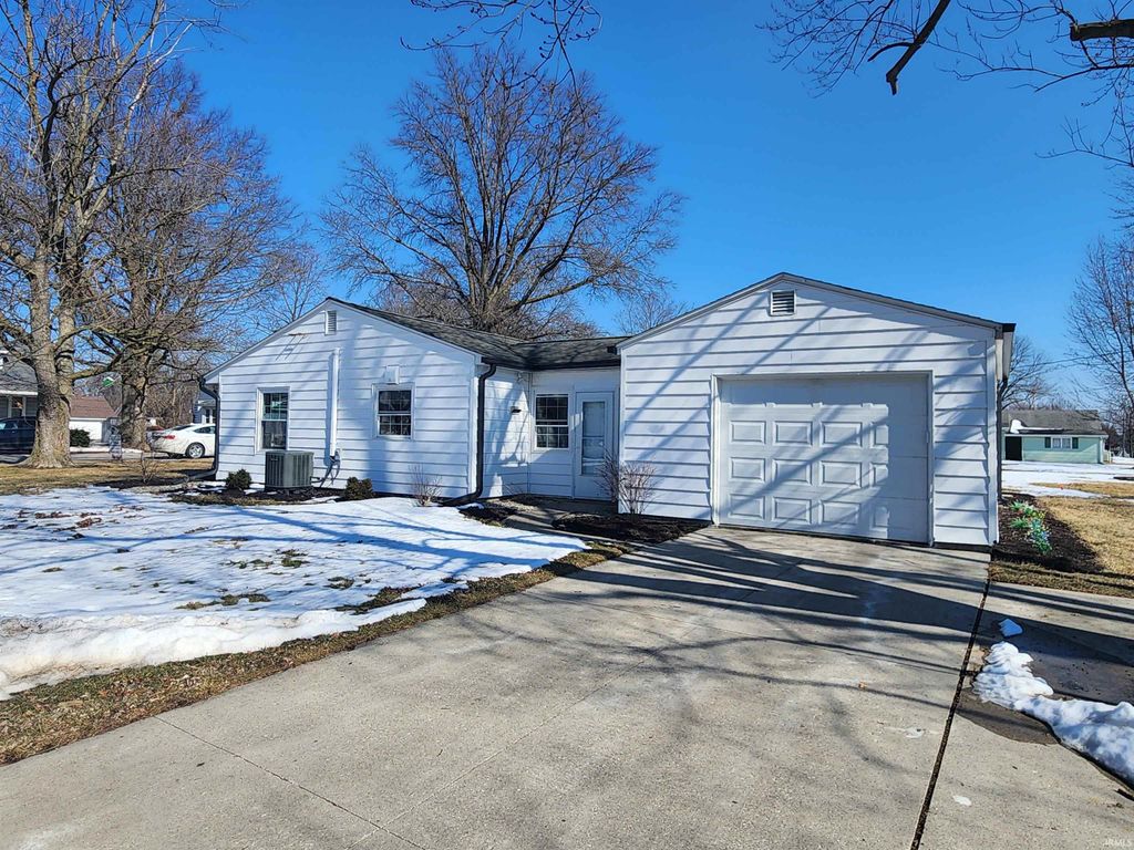Photo of 866 W Franklin Street, Berne, IN 46711 (MLS # 202604830)