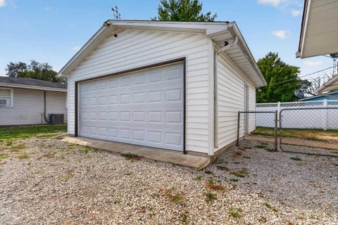 Tiny photo for 605 MAUMEE Drive, Kokomo, IN 46902 (MLS # 202642345)