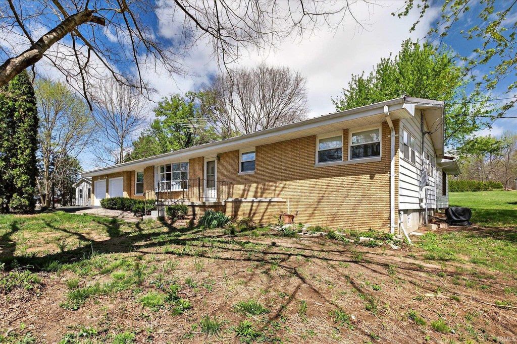 Photo of 633 S Washington Street, Bloomfield, IN 47424 (MLS # 202601240)