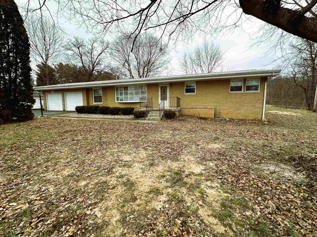 Photo of 633 S Washington Street, Bloomfield, IN 47424 (MLS # 202601240)