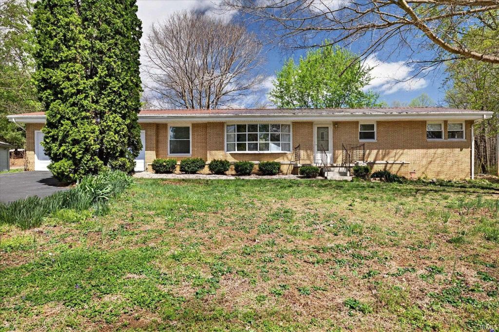 Photo of 633 S Washington Street, Bloomfield, IN 47424 (MLS # 202601240)