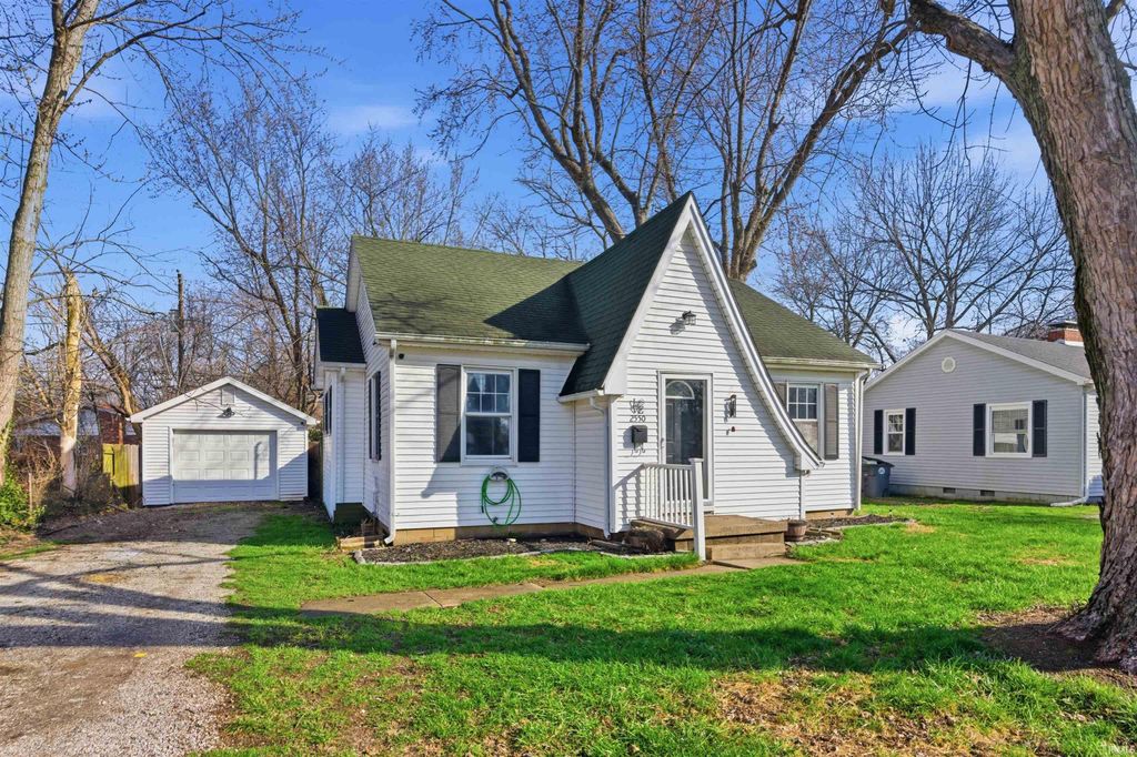 Photo of 2550 E Riverside Drive, Evansville, IN 47714 (MLS # 202607390)