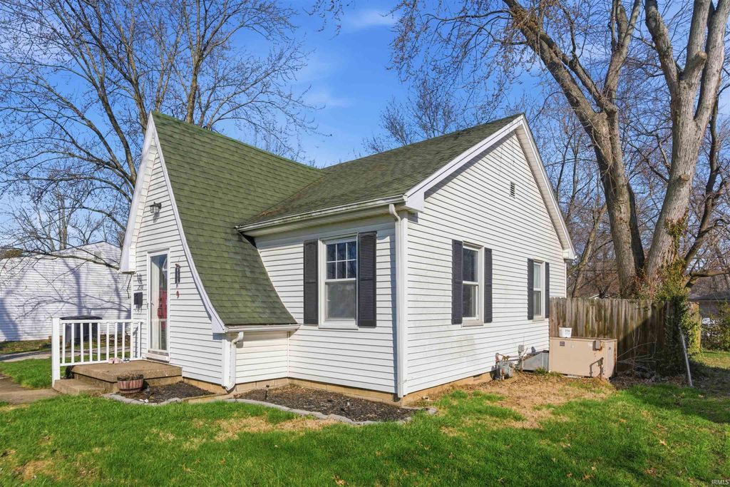 Photo of 2550 E Riverside Drive, Evansville, IN 47714 (MLS # 202607390)