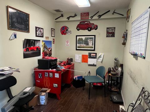 Tiny photo for 714 N Lafountain St, Kokomo, IN 46901 (MLS # 202545263)