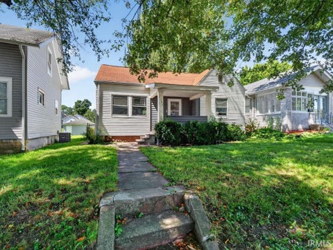 Photo of 2121 Cass Street, Fort Wayne, IN 46808 (MLS # 202635193)