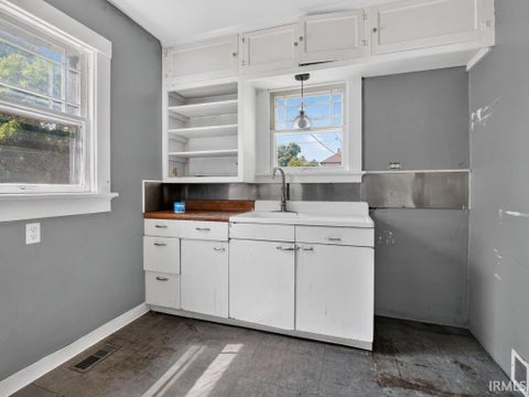 Tiny photo for 2121 Cass Street, Fort Wayne, IN 46808 (MLS # 202635193)