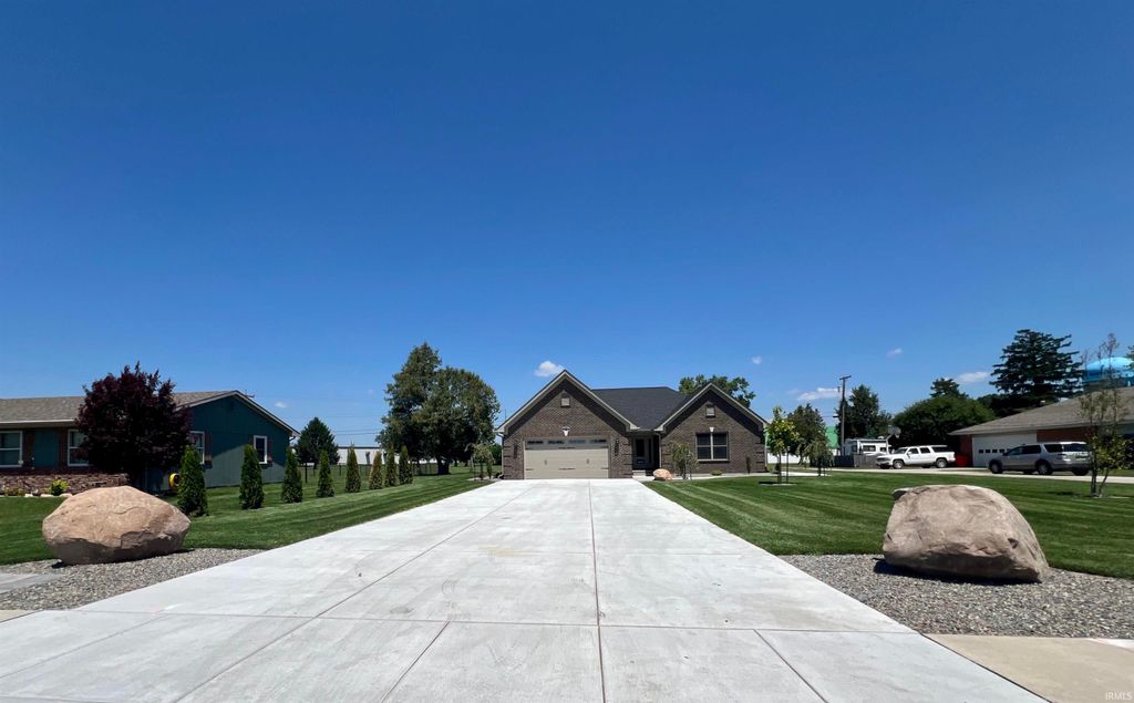 Photo of 814 W Washington Street, Monticello, IN 47960 (MLS # 202627929)