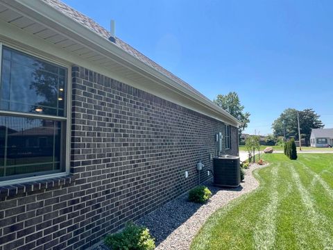 Tiny photo for 814 W Washington Street, Monticello, IN 47960 (MLS # 202627929)