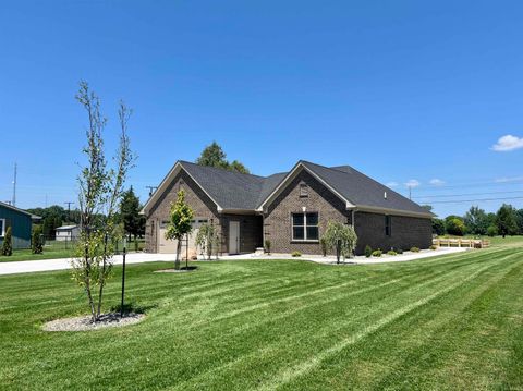 Tiny photo for 814 W Washington Street, Monticello, IN 47960 (MLS # 202627929)