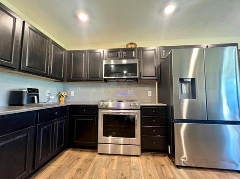 Tiny photo for 814 W Washington Street, Monticello, IN 47960 (MLS # 202627929)