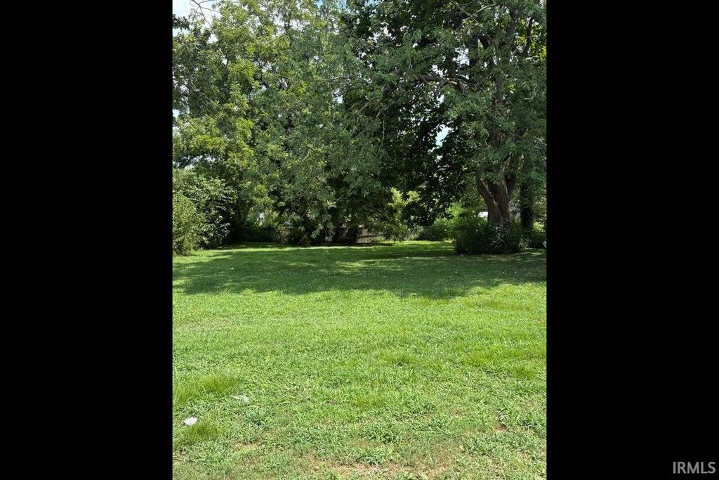 Photo of 1924 S Helfrich Avenue, Evansville, IN 47712 (MLS # 202600417)