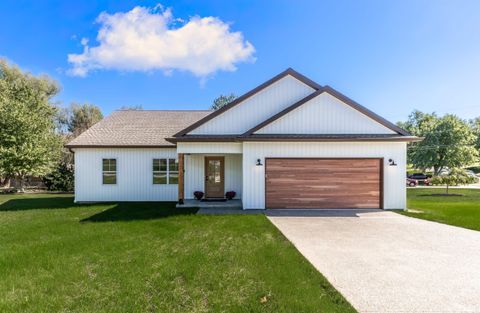 Photo of 4300 Hilldale Drive, Newburgh, IN 47630 (MLS # 202541067)