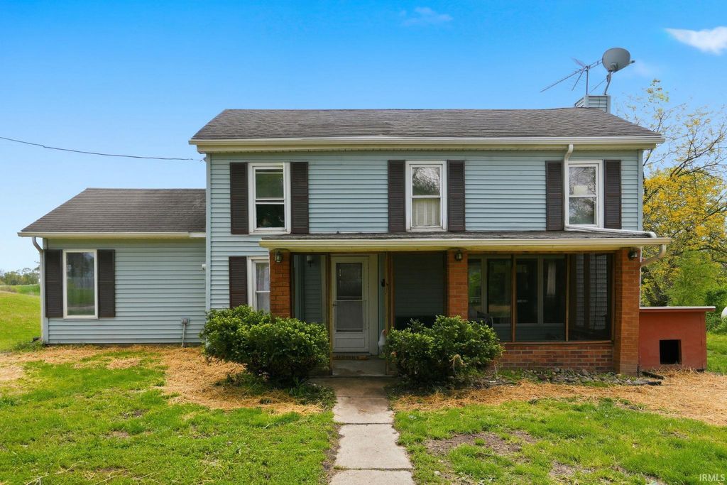 Photo of 1422 S US 33 Highway, Wolf Lake, IN 46796 (MLS # 202616252)