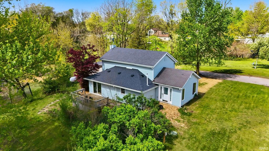 Photo of 1422 S US 33 Highway, Wolf Lake, IN 46796 (MLS # 202616252)