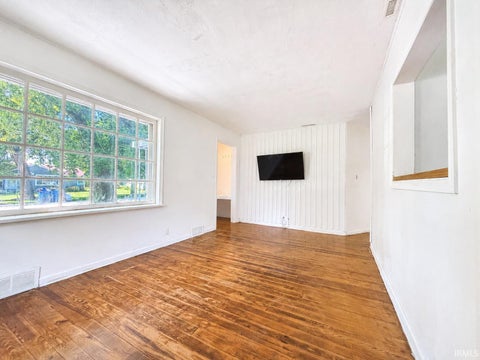 Tiny photo for 402 W College Avenue, Morocco, IN 47963 (MLS # 202631710)