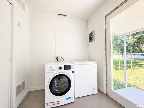 Tiny photo for 402 W College Avenue, Morocco, IN 47963 (MLS # 202631710)