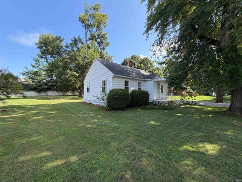 Tiny photo for 402 W College Avenue, Morocco, IN 47963 (MLS # 202631710)