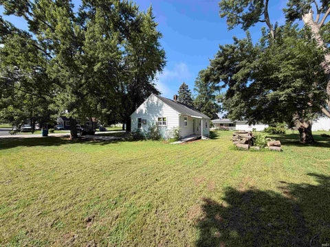 Tiny photo for 402 W College Avenue, Morocco, IN 47963 (MLS # 202631710)
