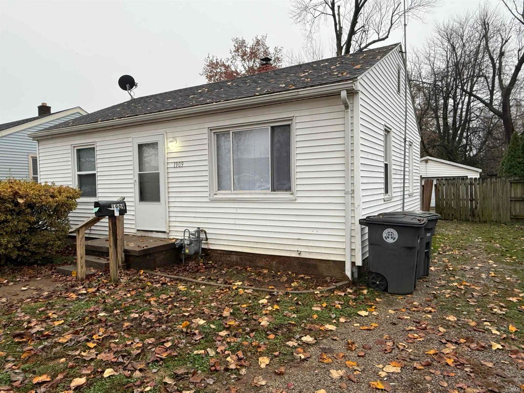 Photo of 1909 Taylor Avenue, Evansville, IN 47714 (MLS # 202547304)