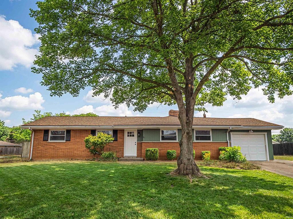 Photo of 3900 E Diamond Avenue, Evansville, IN 47715 (MLS # 202549162)