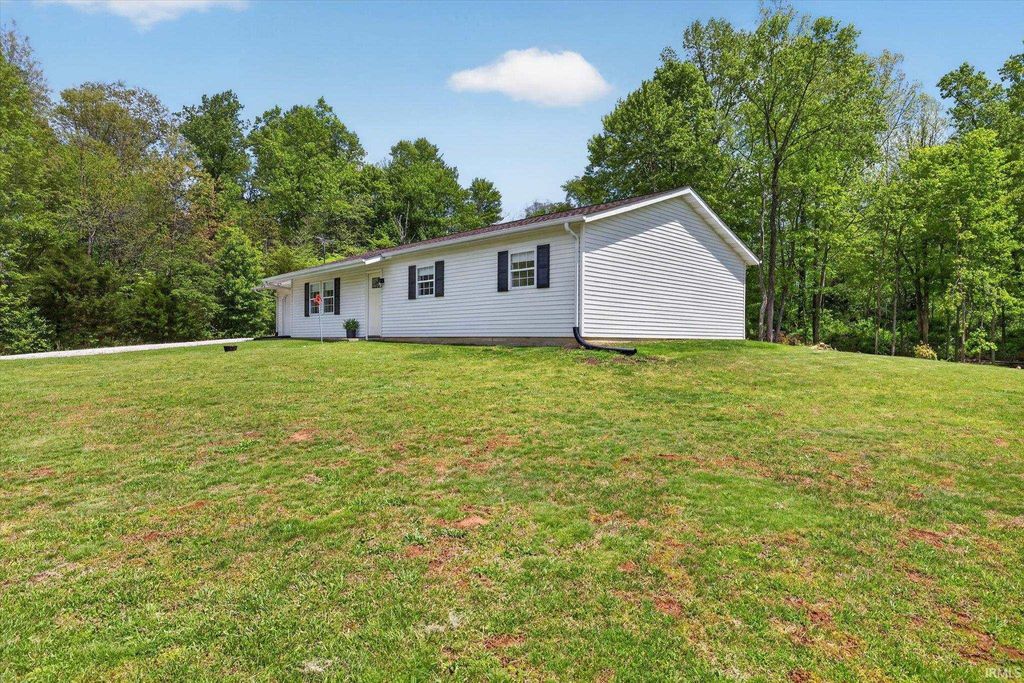 Photo of 1012 W Acres Drive, Spencer, IN 47460 (MLS # 202615690)