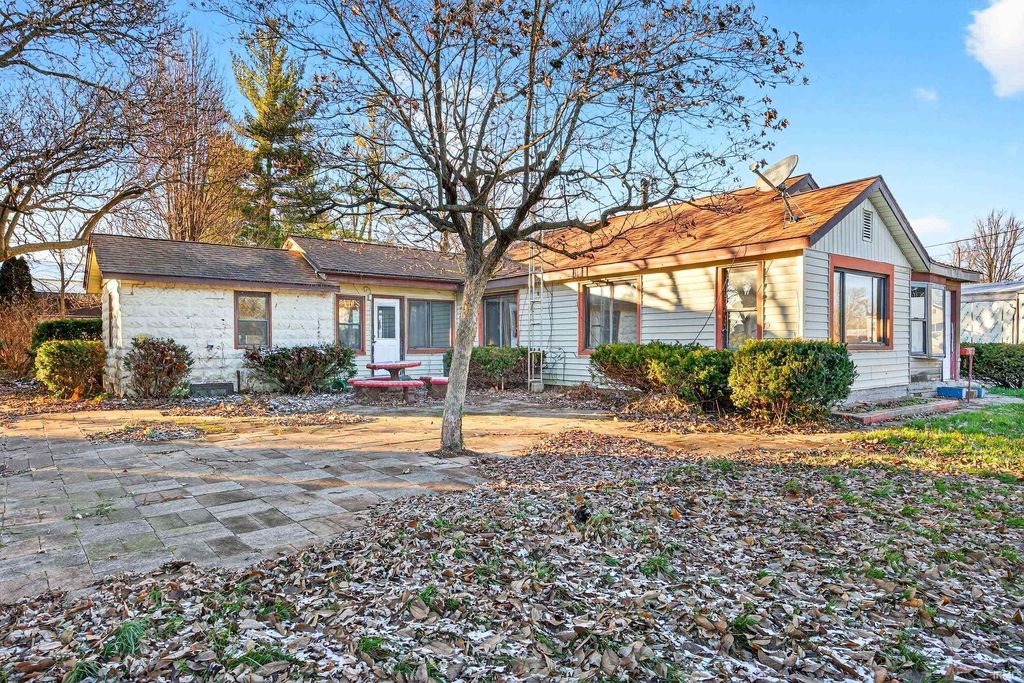 Photo of 960 Stevens Street, Mitchell, IN 47446 (MLS # 202549506)