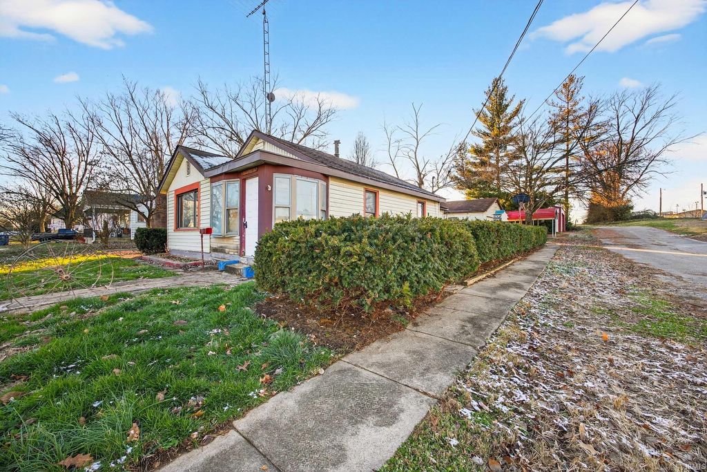 Photo of 960 Stevens Street, Mitchell, IN 47446 (MLS # 202549506)