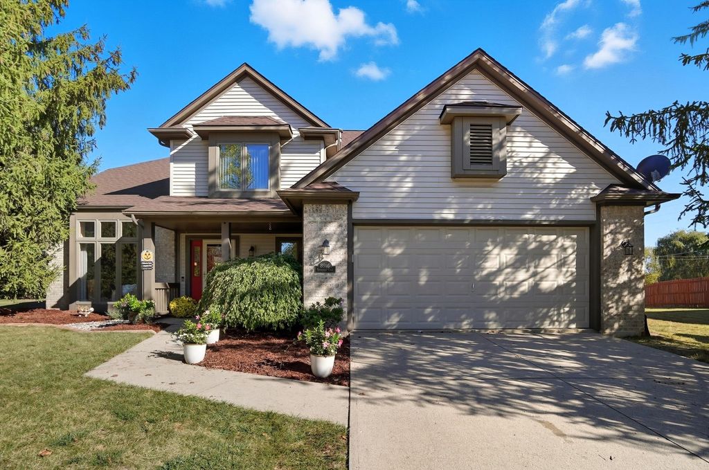 Photo of 8916 Stoneridge Court, Fort Wayne, IN 46825 (MLS # 202542316)