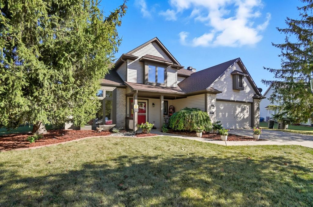 Photo of 8916 Stoneridge Court, Fort Wayne, IN 46825 (MLS # 202542316)