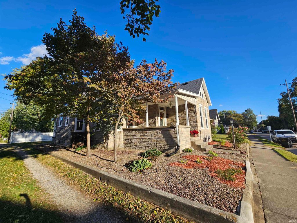 Photo of 718 Buntin Street, Vincennes, IN 47591 (MLS # 202542842)