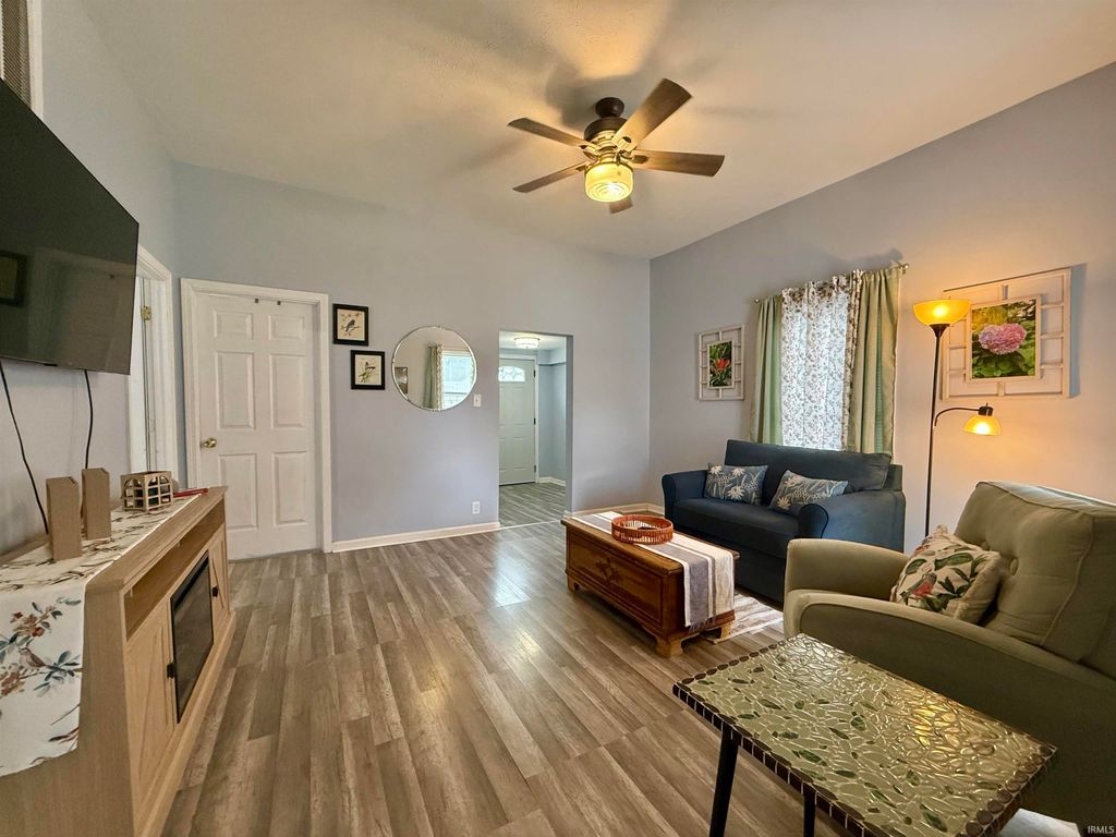 Photo of 906 E Broadway Street, Princeton, IN 47670 (MLS # 202626787)