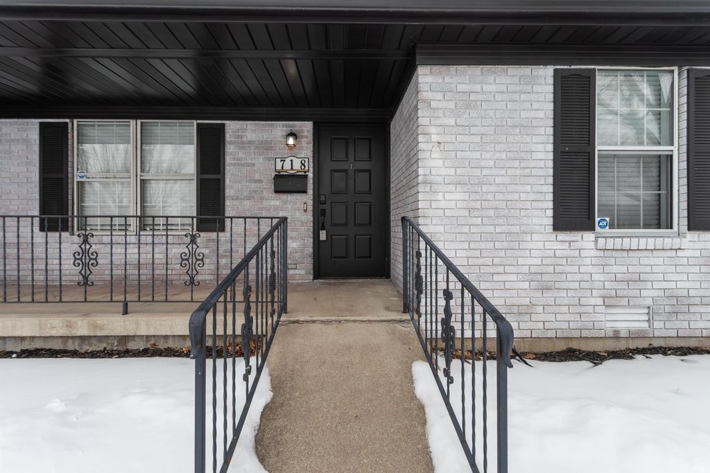 Photo of 718 E Walnut Street, Greentown, IN 46936 (MLS # 202603848)